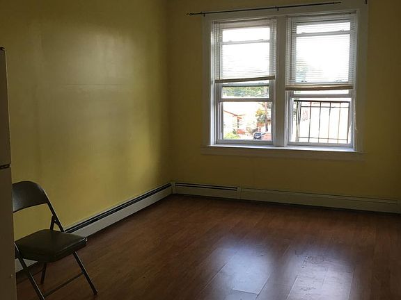 4th image of 14118 Holly Ave #2FL
