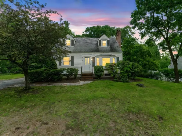 4 Foster Rd, Burlington, MA 01803
