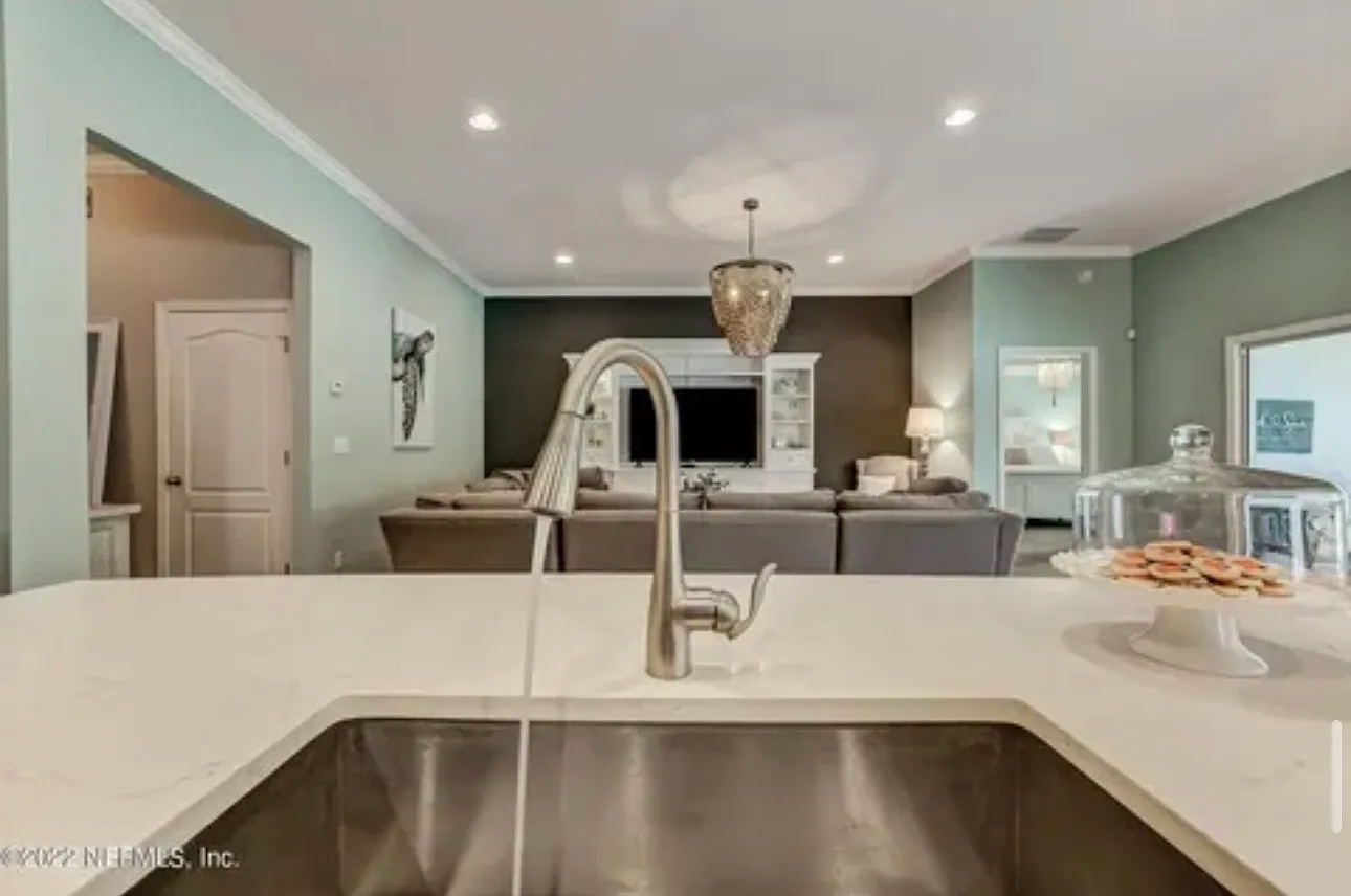 3 bed, 1700 sqft, $2,700 — Photo 3