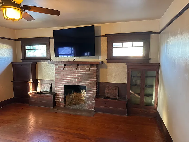 742 E Washington Ave — Photo 2