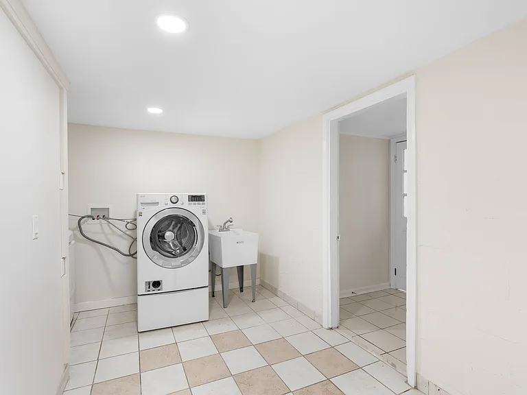 1036 Seymour Ave #A — Photo 17