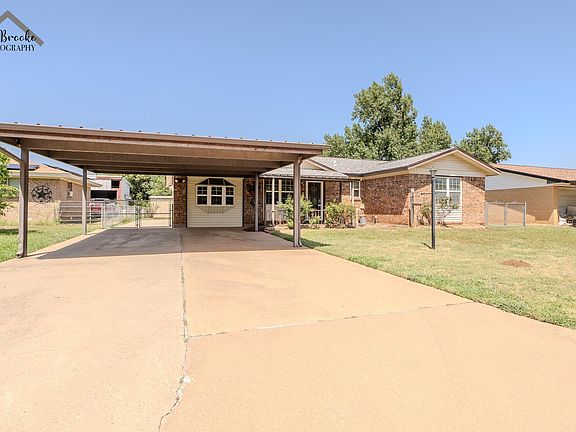 2nd image of 1307 Shady Ln