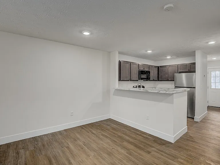 603 Court Yard Ln — Photo 8