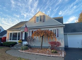 205 Ridgewood Dr, North Syracuse, NY 13212
