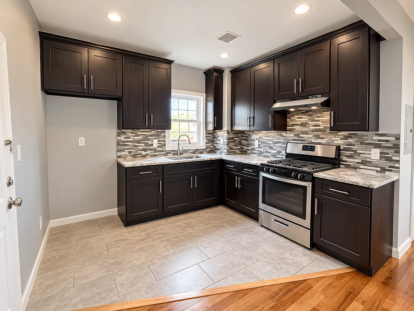 209 12th Avenue - 3rd Floor — Photo 3