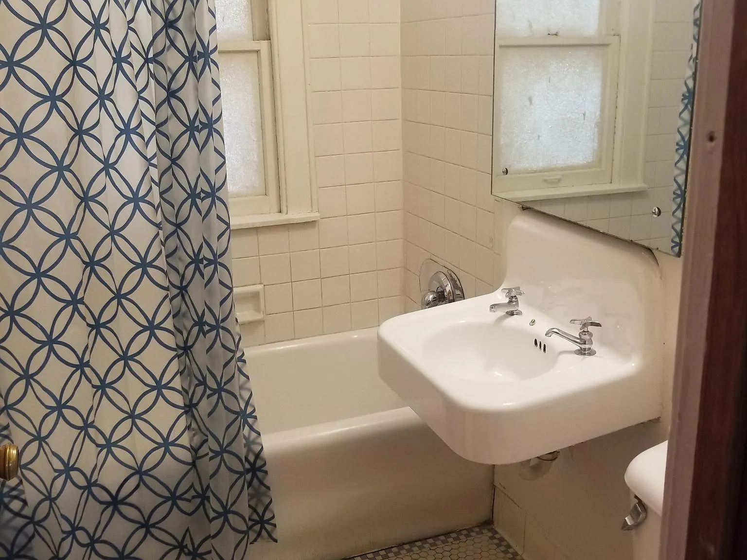 2 bed, $880 — Photo 2