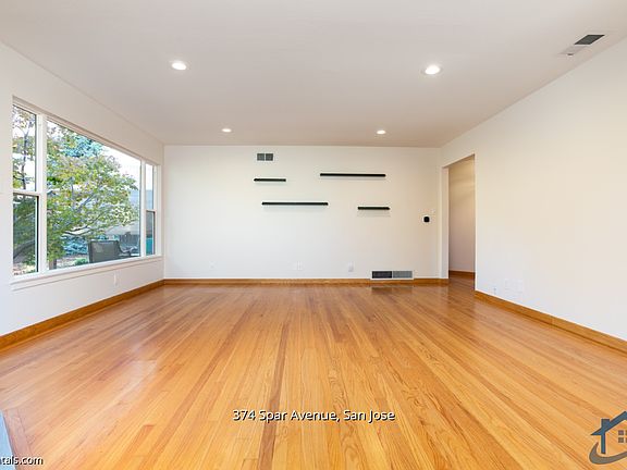4th image of 374 Spar Ave