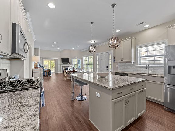 4th image of 525 Barneswyck Dr