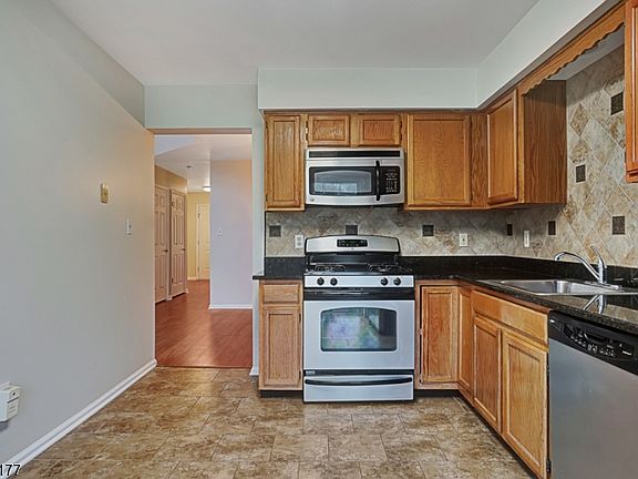5th image of 3007 Johnson Cir #1
