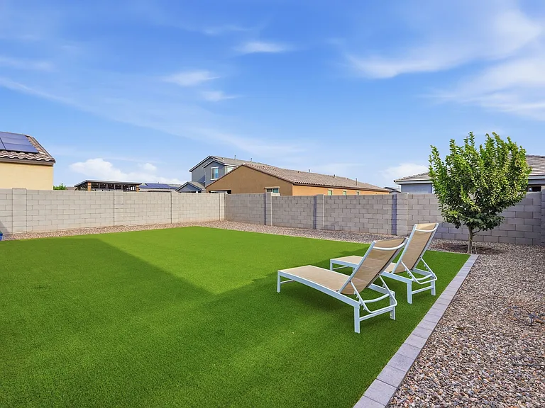 11253 E Ulysses Ave — Photo 17