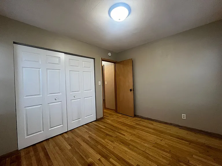 1573 Hartford Ave — Photo 30