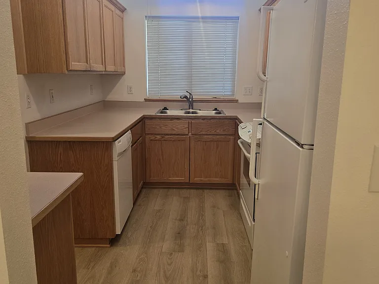 1323 Golden Park Dr #B — Photo 5