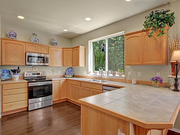 5th image of 3823 64th Ave NE
