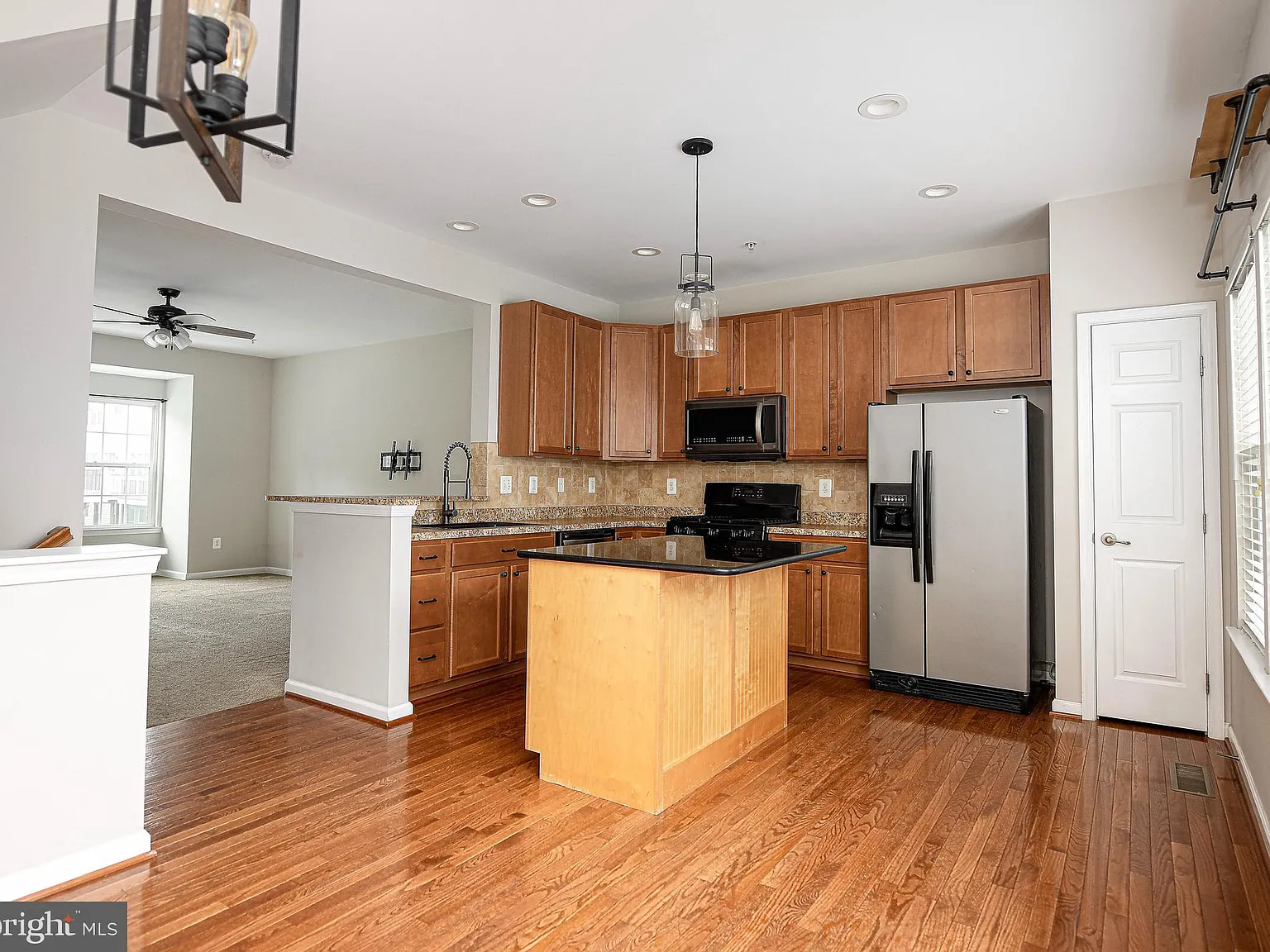 3 bed, 2.5 bath, 1536 sqft, $2,800 — Photo 2