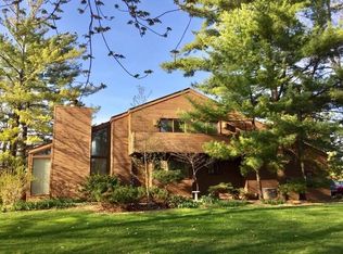4002 Farhills Dr, Champaign, IL