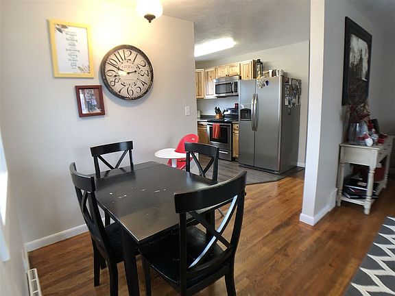 5th image of 410 East Ln