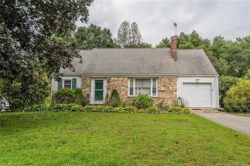 57 Lake St, Moosup, CT 06354 Zillow