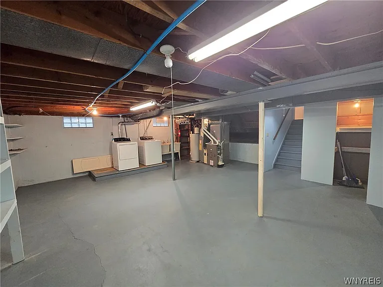 161 Foxpoint Dr W — Photo 30