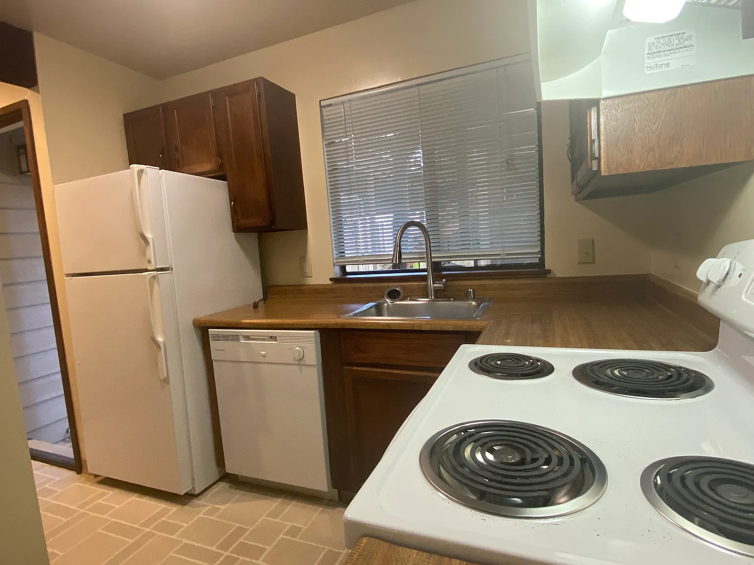 1 bed, 560 sqft, $1,975 — Photo 3