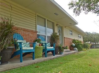 801 Sessions St, Bowie, TX 76230