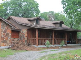 115 Encino Dr, Floresville, TX 78114