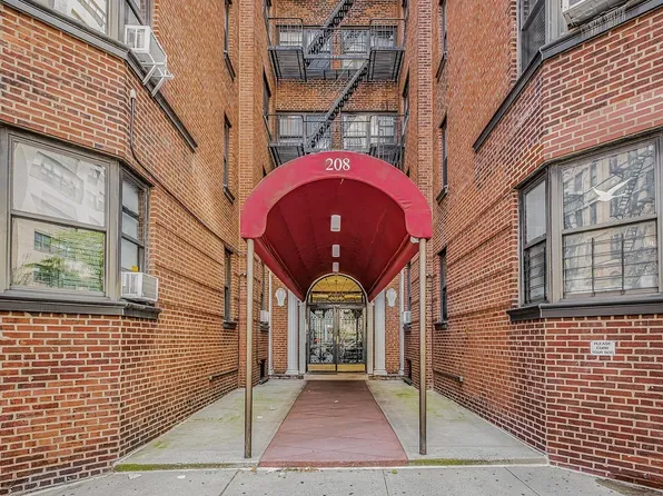 208 East 28th Street image 21 of 28