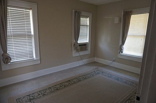 3rd image of 206 8th Ave N