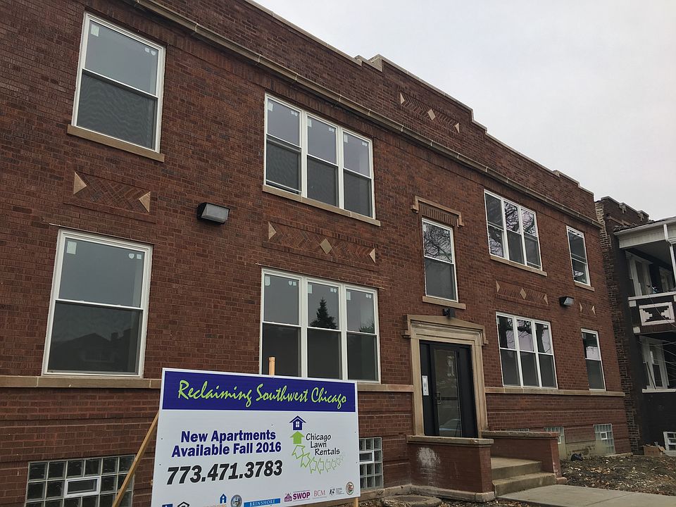 2nd image of 6154 S Rockwell St #201