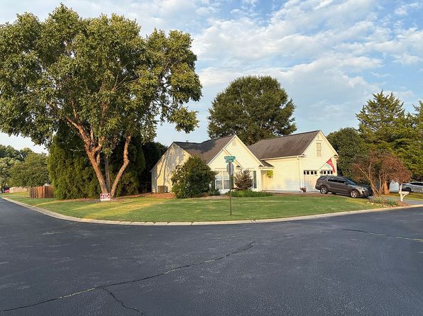 1 Waterfield Ct
