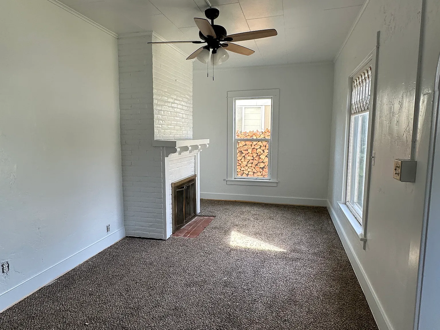 6 bed, 2156 sqft, $2,500 — Photo 2
