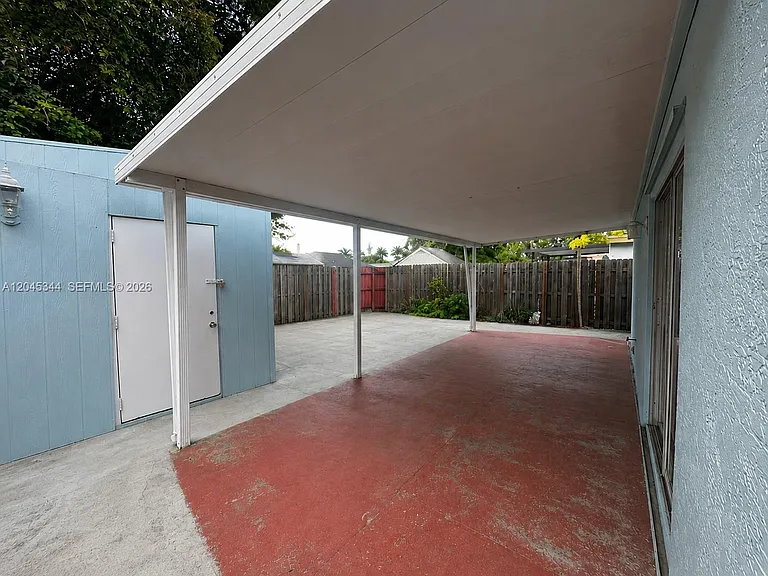 768 SW 9th St — Photo 19