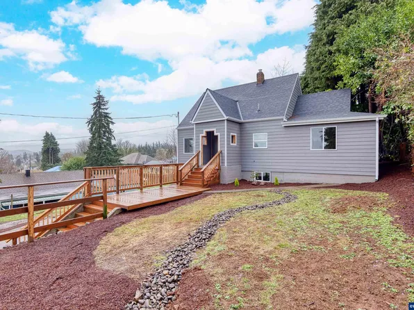 791 NW B St, Willamina, OR 97396