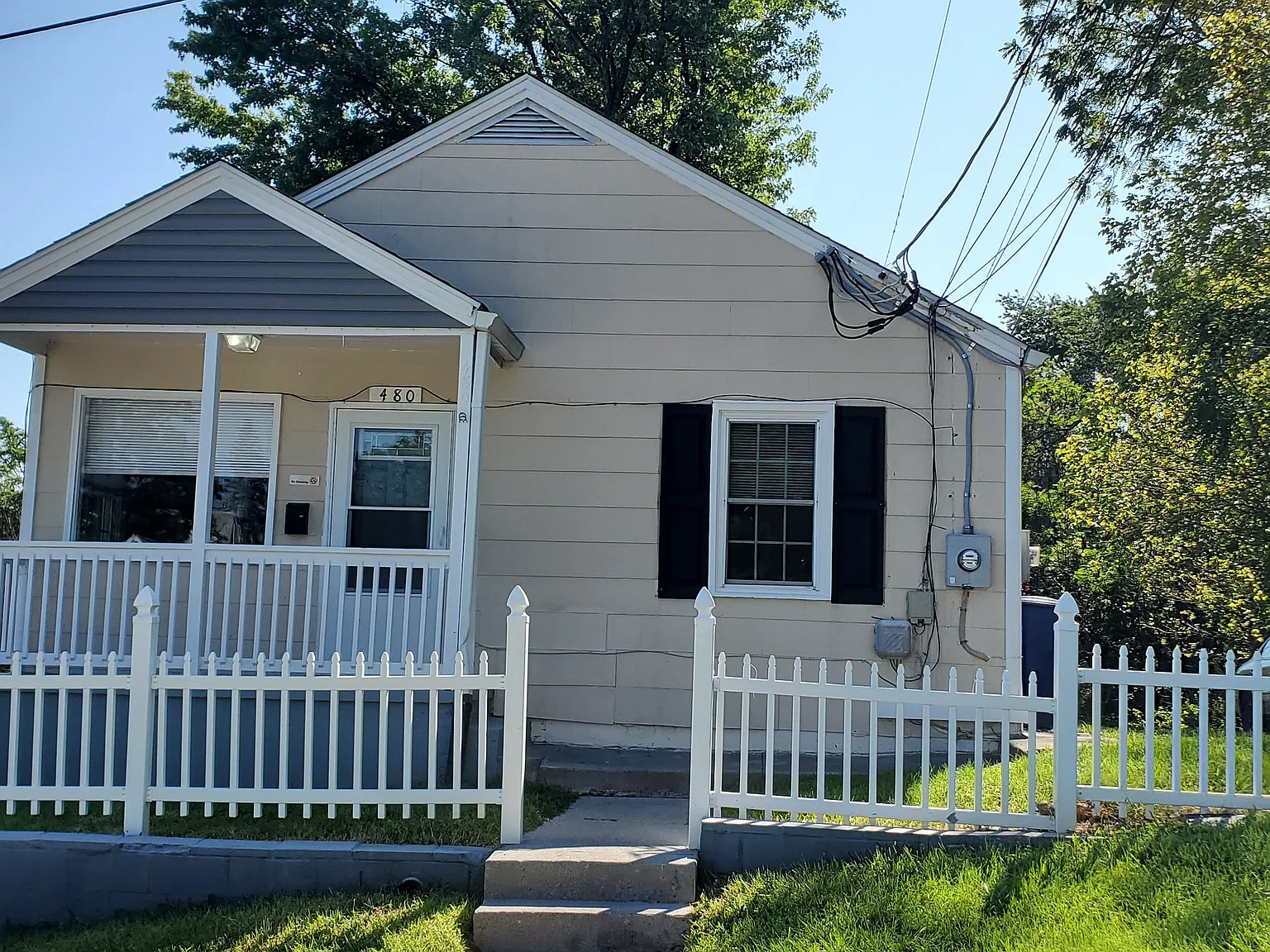 3 bed, 960 sqft, $1,695 — Photo 1