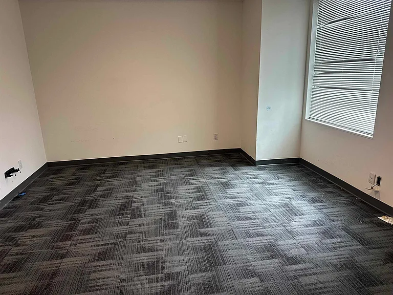 938 Howe St #718 — Photo 3