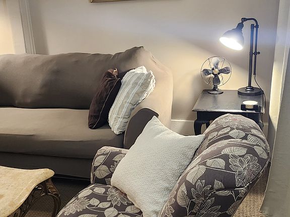2nd image of 525 Laprairie St #1