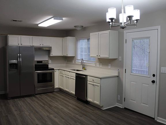 3rd image of 3321 Niagara Dr #B