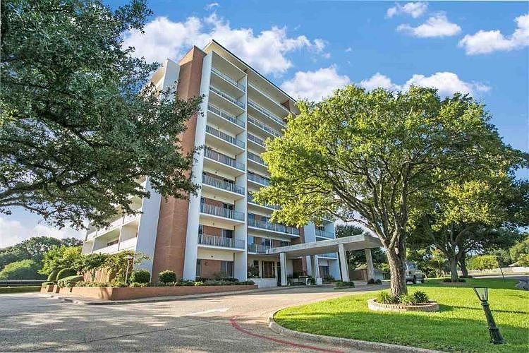 1st image of 4924 Cobbs Dr APT 8A