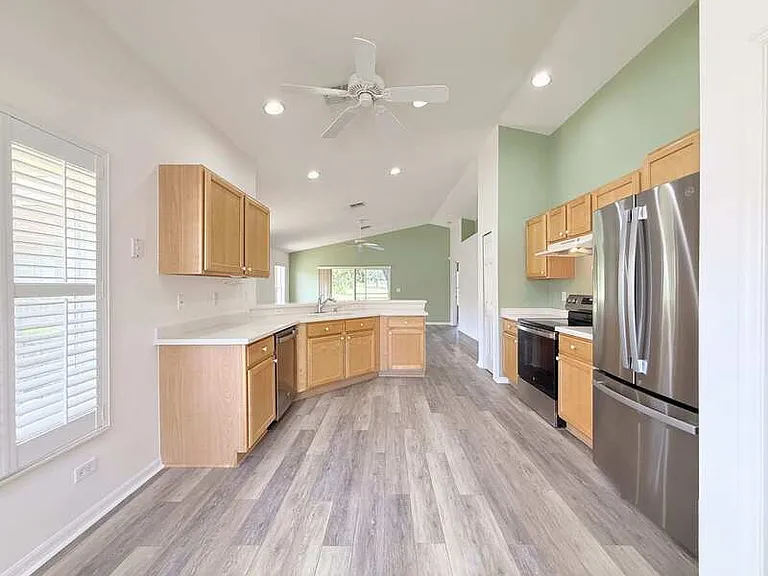 240 Center Oak Cir — Photo 12
