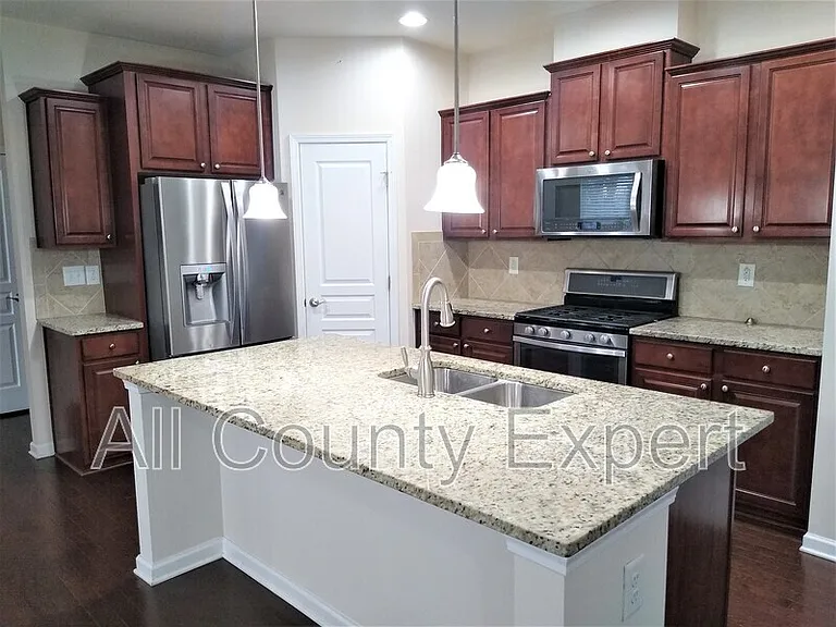 635 Glenish Ct — Photo 20