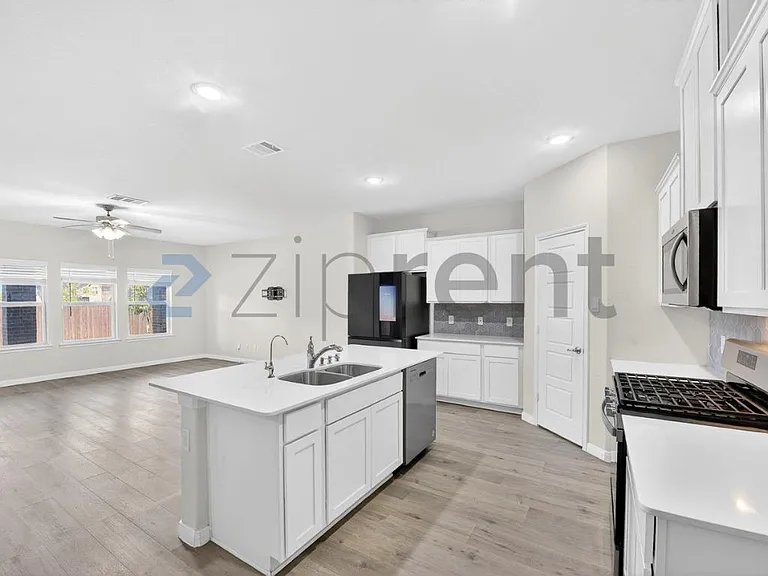 13400 Manuel Dr — Photo 5