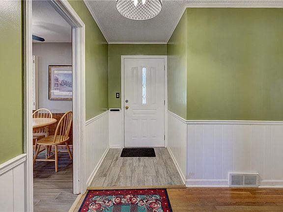 3rd image of 204 Elmwood Dr