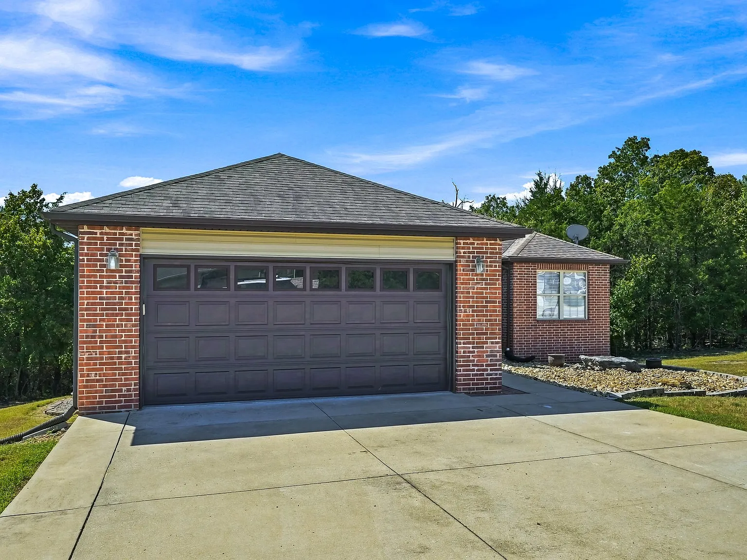 3 bed, 1300 sqft, $2,125 — Photo 2