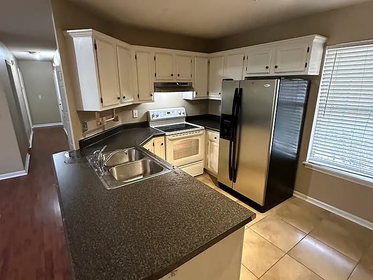 910 Crawford Cir — Photo 7