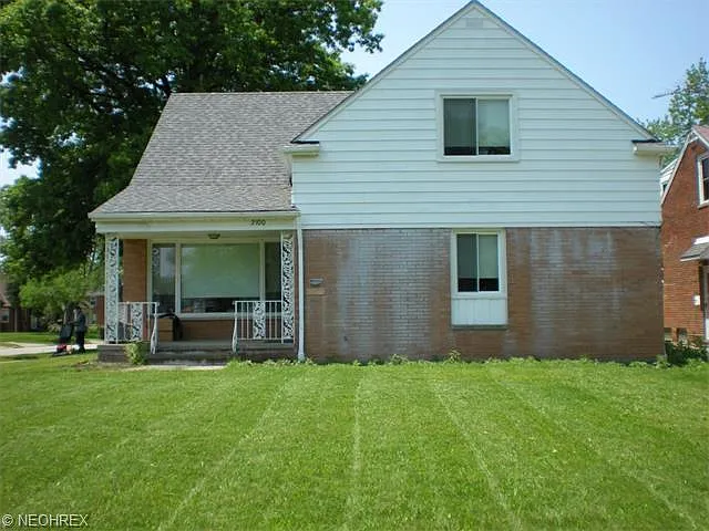 2100 Miramar Blvd photo 1