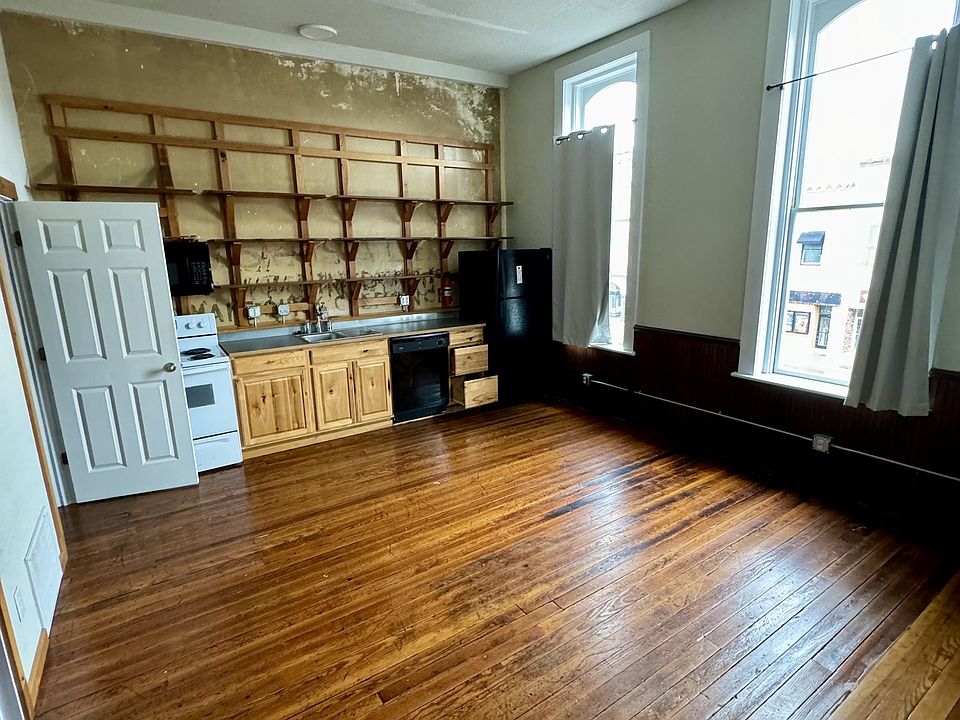 2nd image of 216 S Main St #1