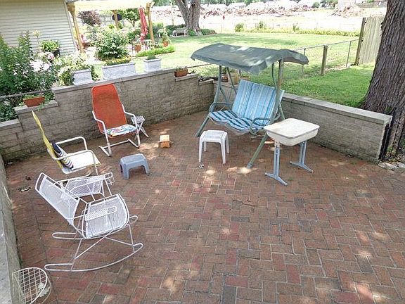 5th image of 306 Stockton Dr
