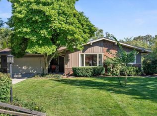 17060 Grant Ct, Brookfield, WI 53005