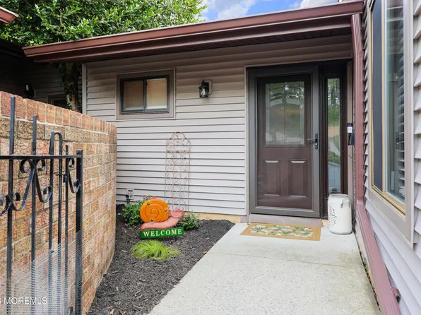 52 Eastport Court, Red Bank, NJ 07701