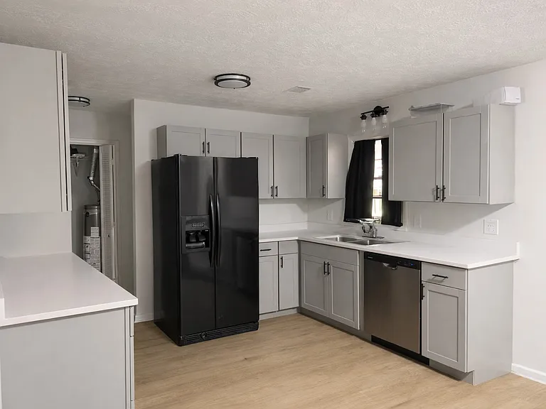 30 Fairfield Dr — Photo 2