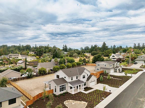 4th image of 223 Sandraya Heights Rd